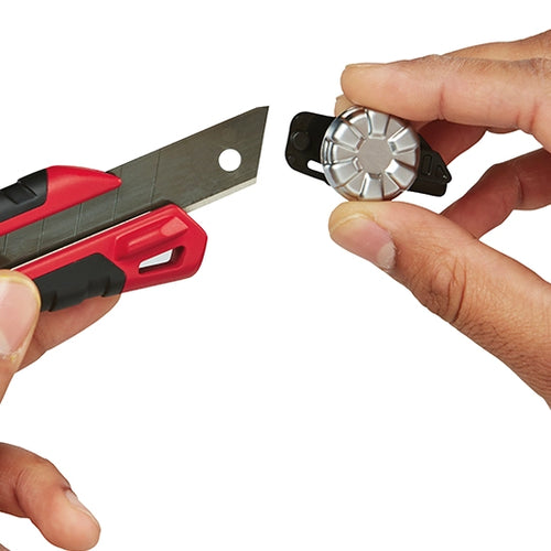 Milwaukee 18mm Snap Off Knife with Metal Lock and Precision Cut Blade