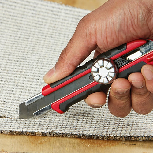 Milwaukee 18mm Snap Off Knife with Metal Lock and Precision Cut Blade